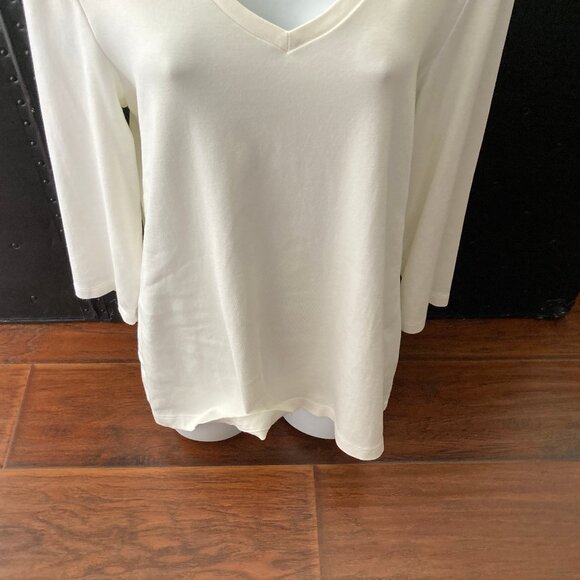 Chico's  White True Color Tee V Neck Three Quarter Sleeve 2 ( large) 12 - Picture 3 of 6